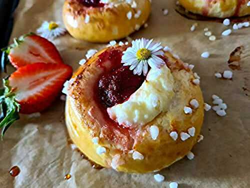 Strawberry Ricotta Buns