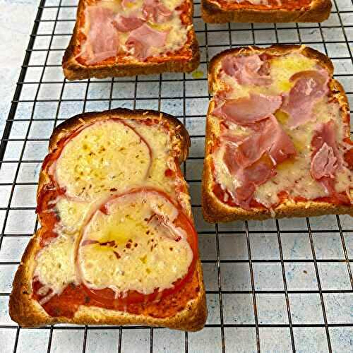 5-Minute Pizza Toast