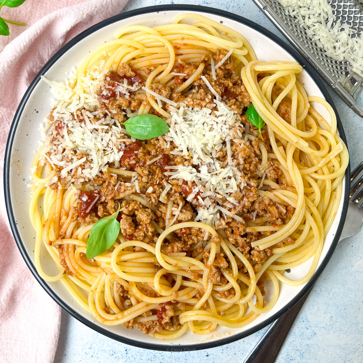 Easy Chicken Bolognese Recipe (Ready in 30 Minutes!)