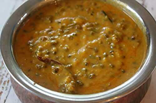 Khatta Mag ni Kadhi (Gujarati Whole Moong)