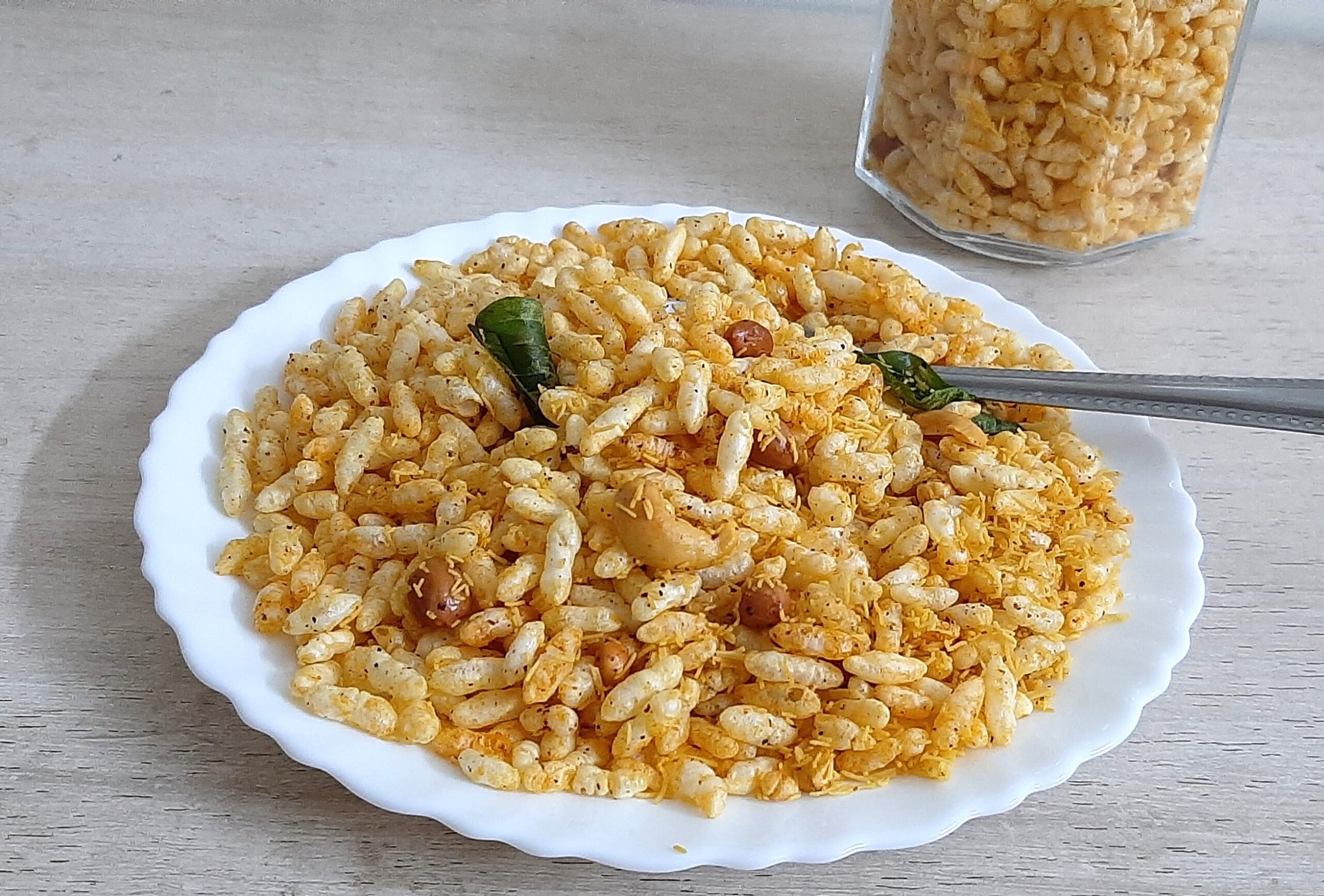 Murmura Chivda | Spicy Puffed Rice Recipe