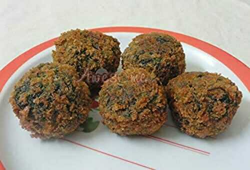 Crispy Spinach Croquettes made with a creamy spinach and garlic filling, coated in breadcrumbs and fried golden. A simple snack that works every time.