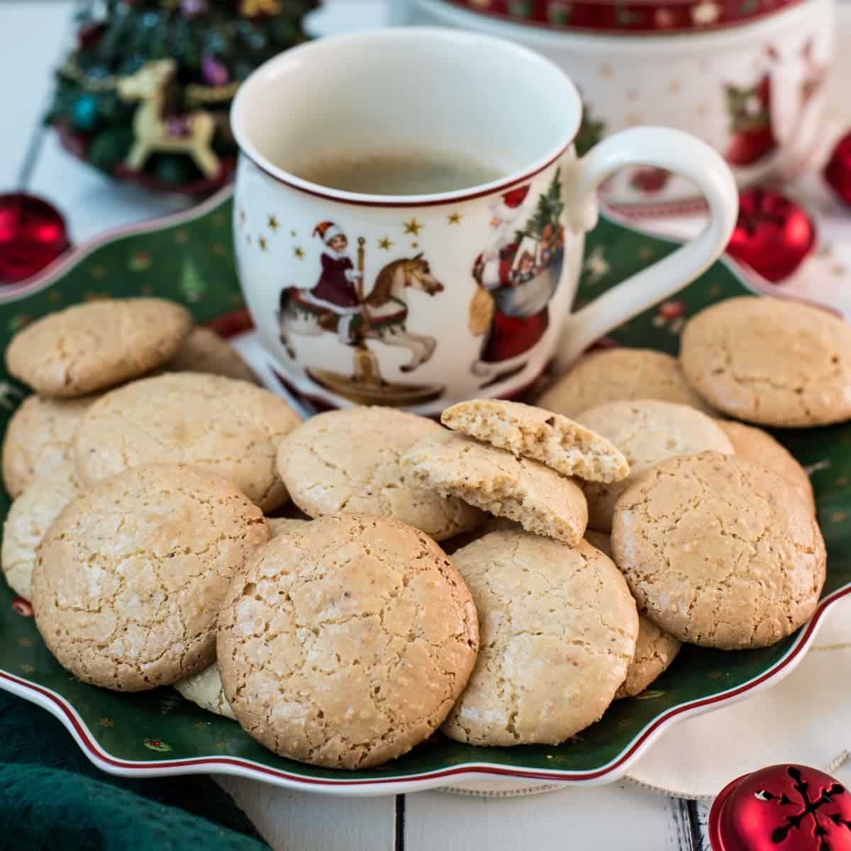 Austrian Hazelnut "Busserl" {Hazelnut Meringue Cookies}