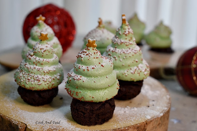 Δεντράκια με μαρέγκα και βάση μπράουνι / Meringue Trees With A Brownie Base