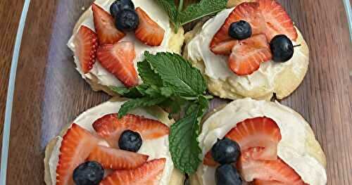 Mini Fruit Pizzas -- A NOVEL IDEA!