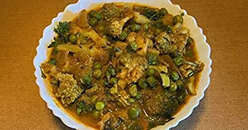 BROCCOLI AND GREEN PEAS CURRY