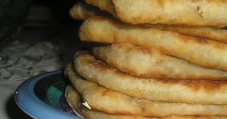 Fried flatbread with chicken filling