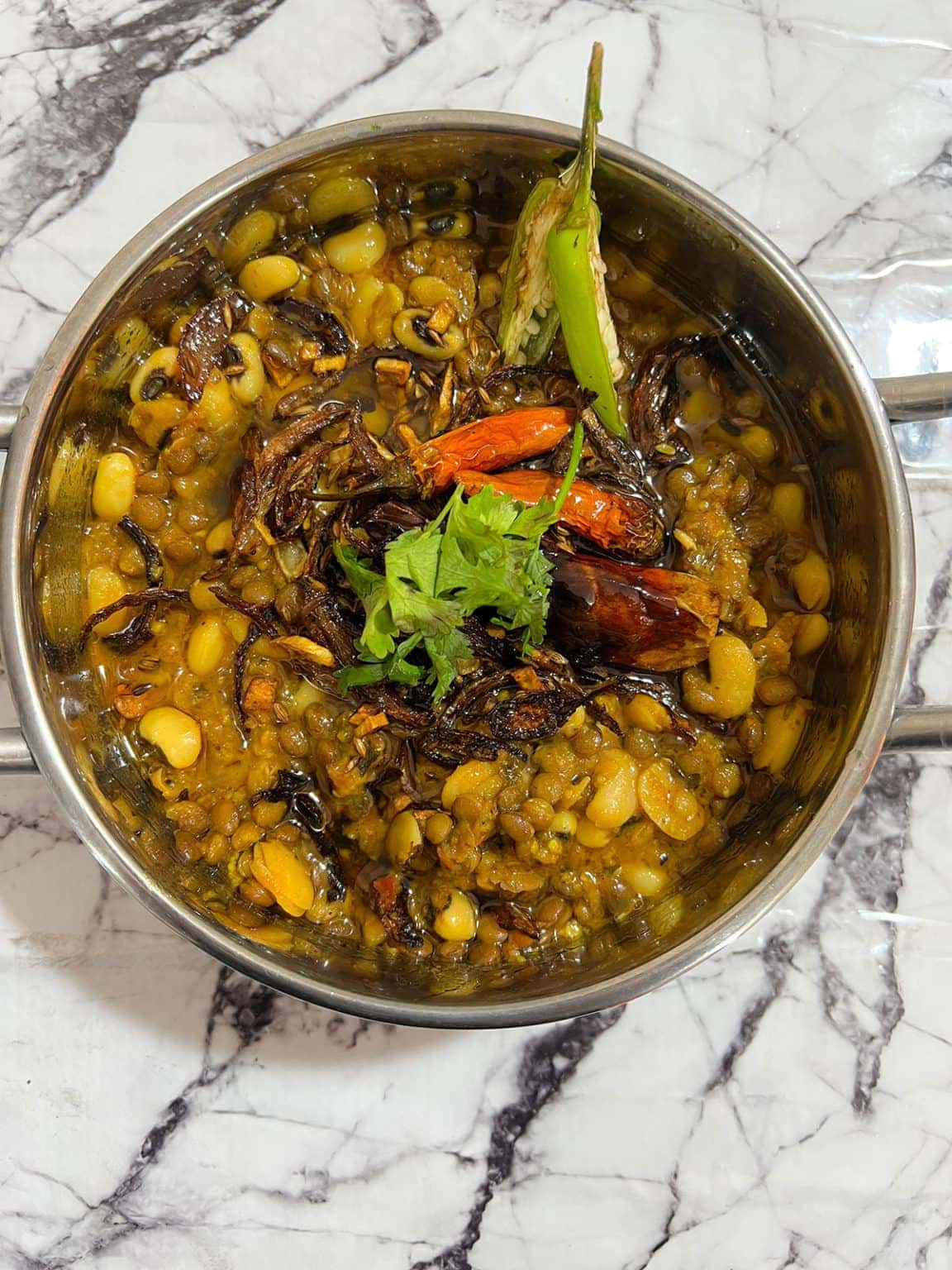 Brown lentils and black eyed peas curry