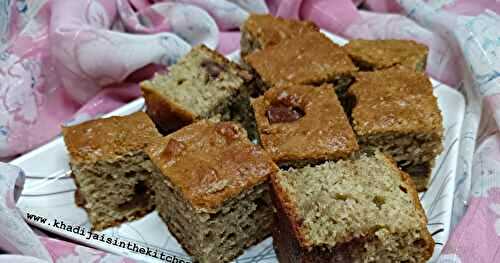 GÂTEAU À LA FARINE DE BLÉ COMPLET, À L’AVOCAT ET AUX MORCEAUX DE CHOCOLAT / WHOLEWHEAT FLOUR, AVOCADO AND PIECES OF CHOCOLATE CAKE / BIZCOCHO DE HARINA INTEGRAL, AGUACATE Y TROCITOS DE CHOCOLATE /كيك دقيق القمح و الافوكادو والشوكولاطة  