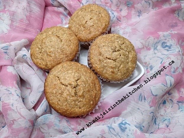 MUFFINS À LA BANANE ET NOIX DE COCO / COCONUT BANANA MUFFINS  /MUFFINS DE BANANA Y COCO / مافن الموز وجوز الهند 