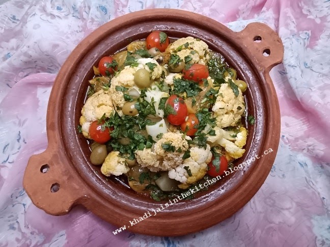 TAGINE DE POULET AUX POMMES DE TERRE ET AU CHOU-FLEUR  / CHICKEN TAGINE WITH POTATOES AND CAULIFLOWER / TAGINE DE POLLO CON PATATAS Y COLIFLOR  / طاجين الدجاج بالبطاطس والقرنبيط 