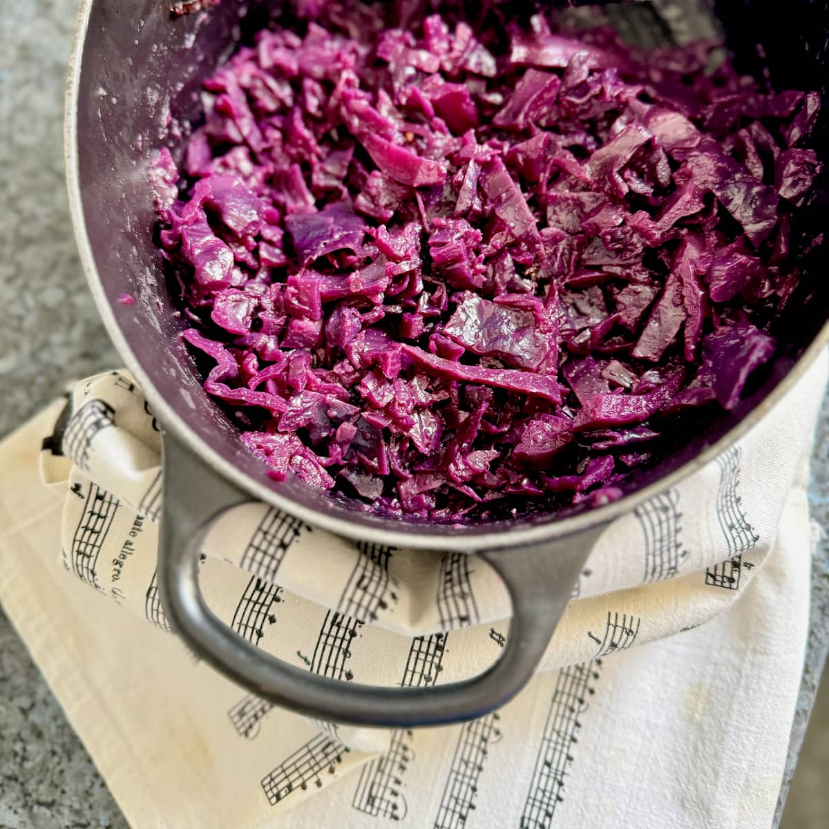 German Red Cabbage Recipe (Chou rouge à la Flamande)