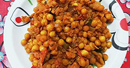 Authentic White Peas Masala Recipe | Restaurant-Style Vellai Pattani Masala for Roti, Rice & Poori | Diabetic Recipe