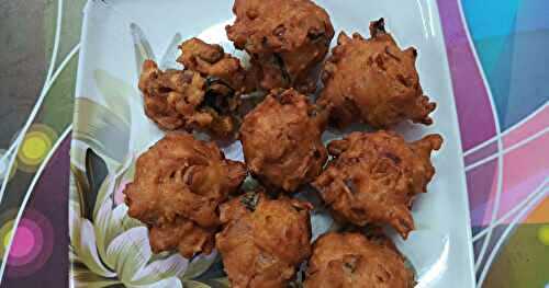 Tea Kadai Onion Bonda Recipe | Chennai Style Crispy Vengaya Bonda