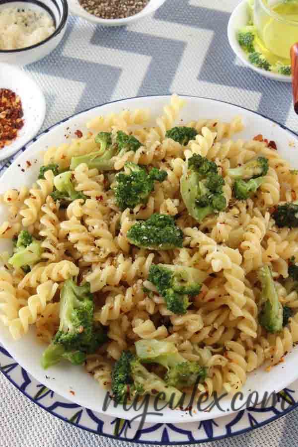 Garlic Broccoli Pasta with Parmesan