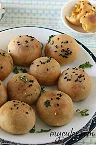 Baked Paneer Naan Bomb