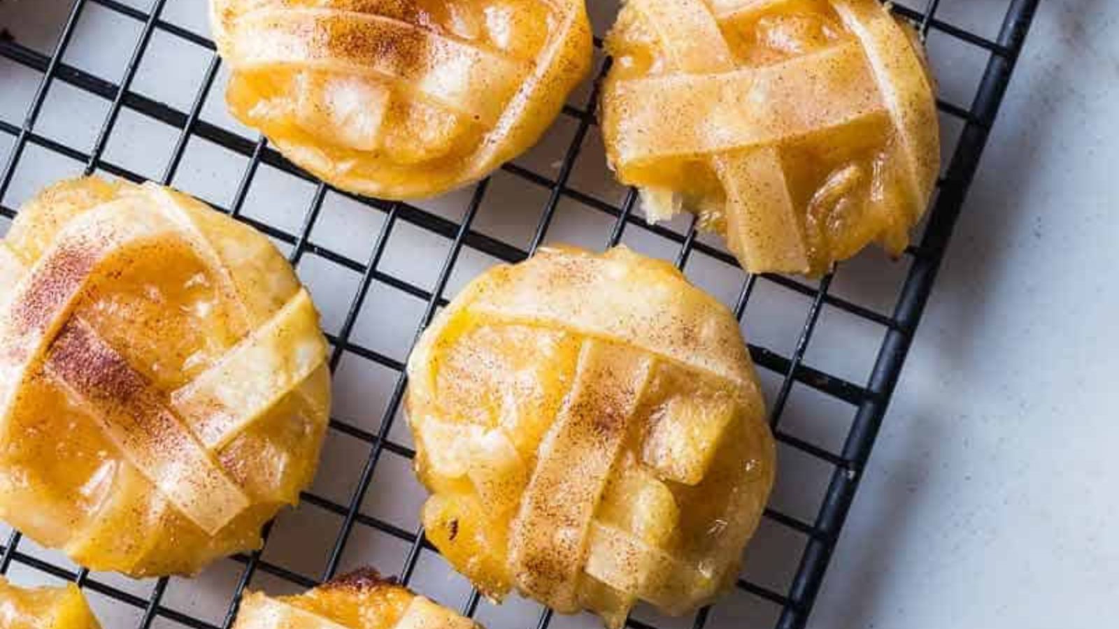 16 Delicious Apple Dessert Recipes to Make for Mother’s Day