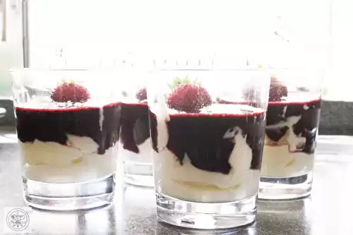 Mascarpone Creme mit pürierten Beeren - Mascarpone Cream with pureed Berries