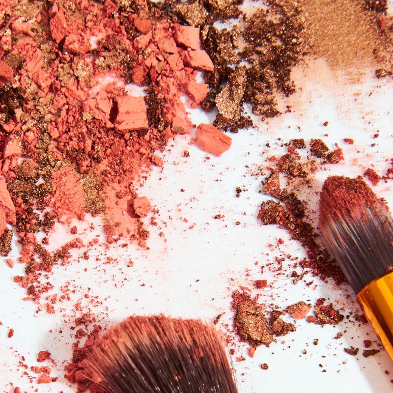 How To Make Your Own DIY Blush Powder (2 Ingredients)