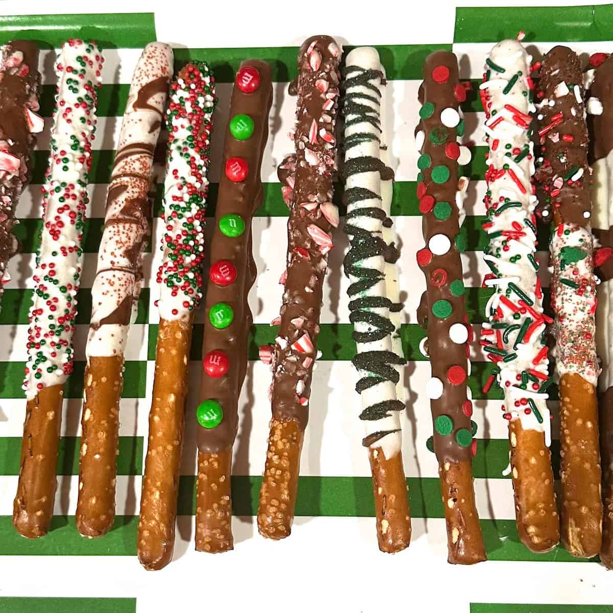 🧑‍🎄 Chocolate Dipped Christmas Pretzels