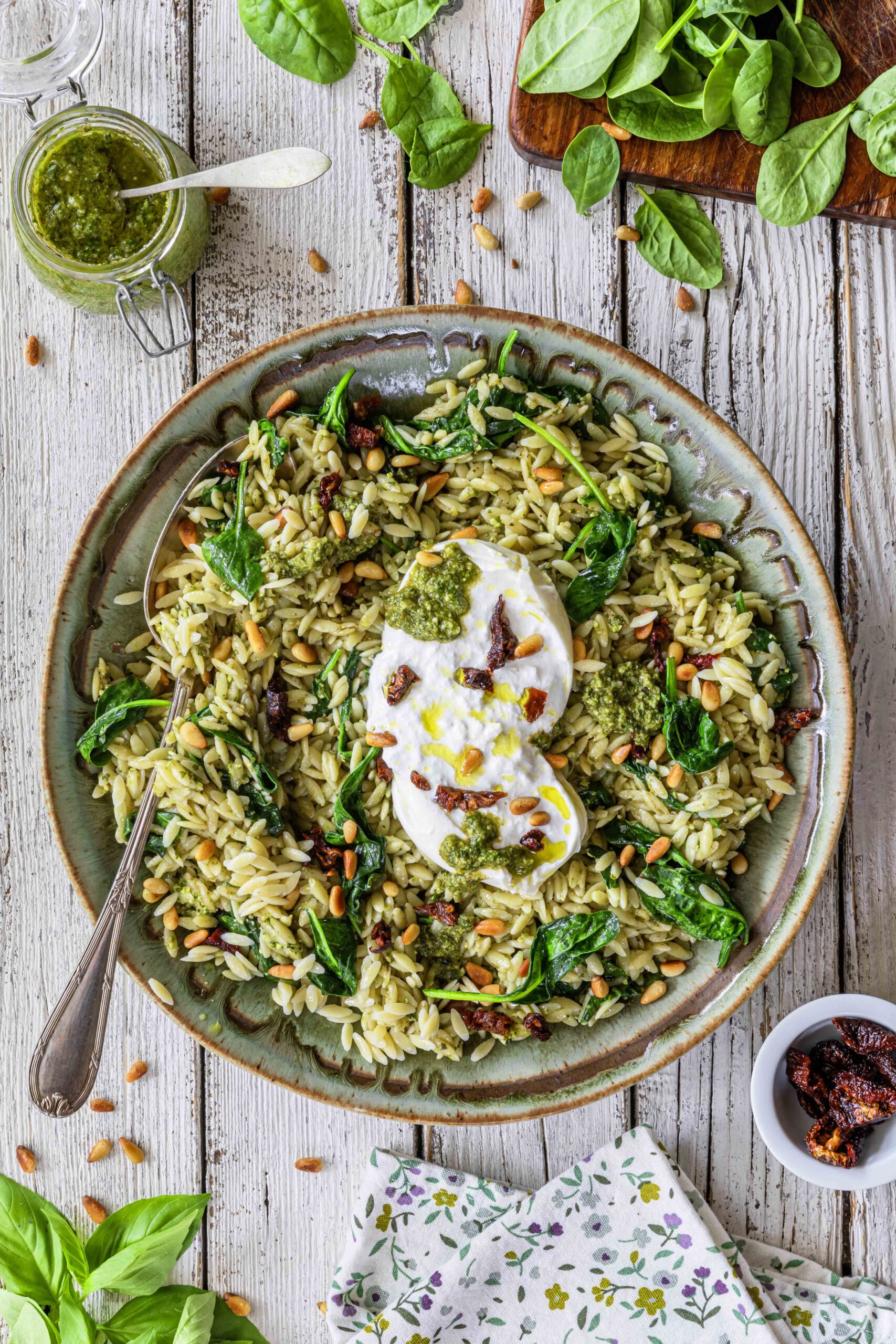 Orzo with pesto, burrata cheese and spinach