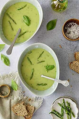 Green asparagus soup with spring onion and basil