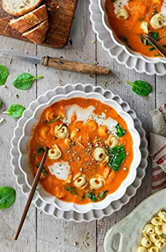 Tortellini soup with tomato and spinach