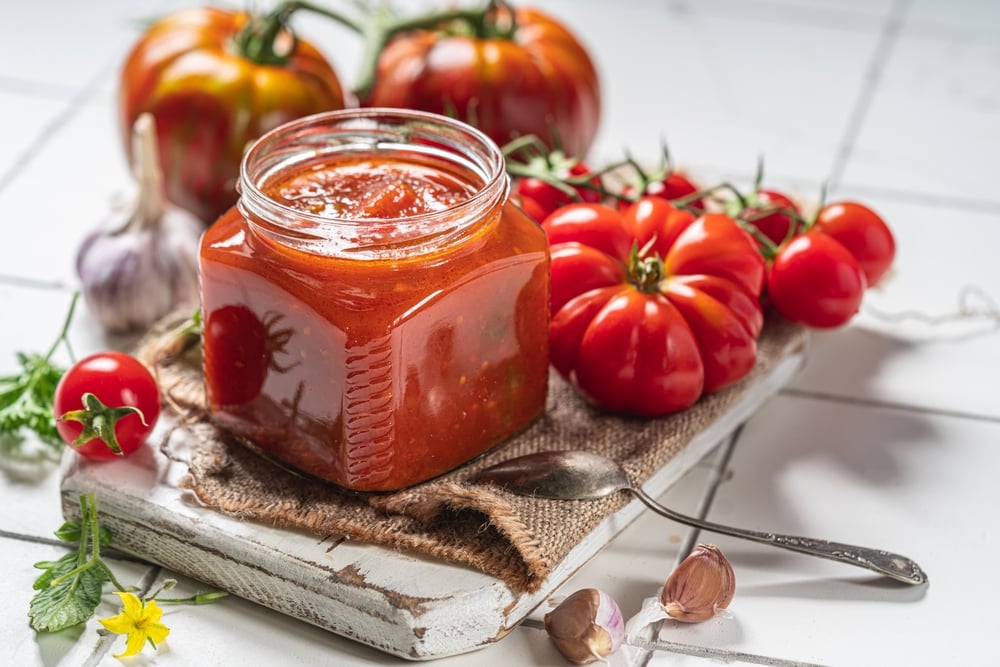 9 Substitutes for Tomato Paste + 3 Tips