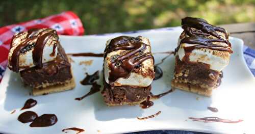 Chocolate Caramel S'mores Bars / #CookoutWeek2017