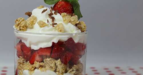 Fresh Strawberry Breakfast Parfait / #FLStrawberry / #SundaySupper