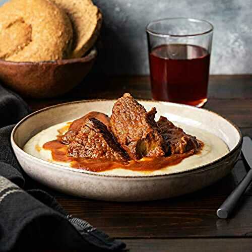 Kokkinisto: Greek beef stew in tomato sauce