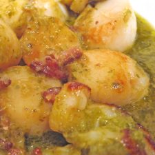 Scallops with Pesto & Bacon