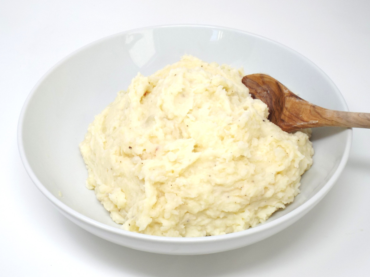 Garlic and White Cheddar Mashed Potatoes